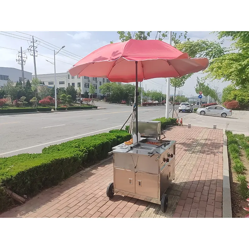 Wózek do pchania parasoli z hot dogami