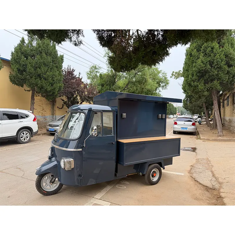 Furgonetka fast food Piaggio otwierana z boku