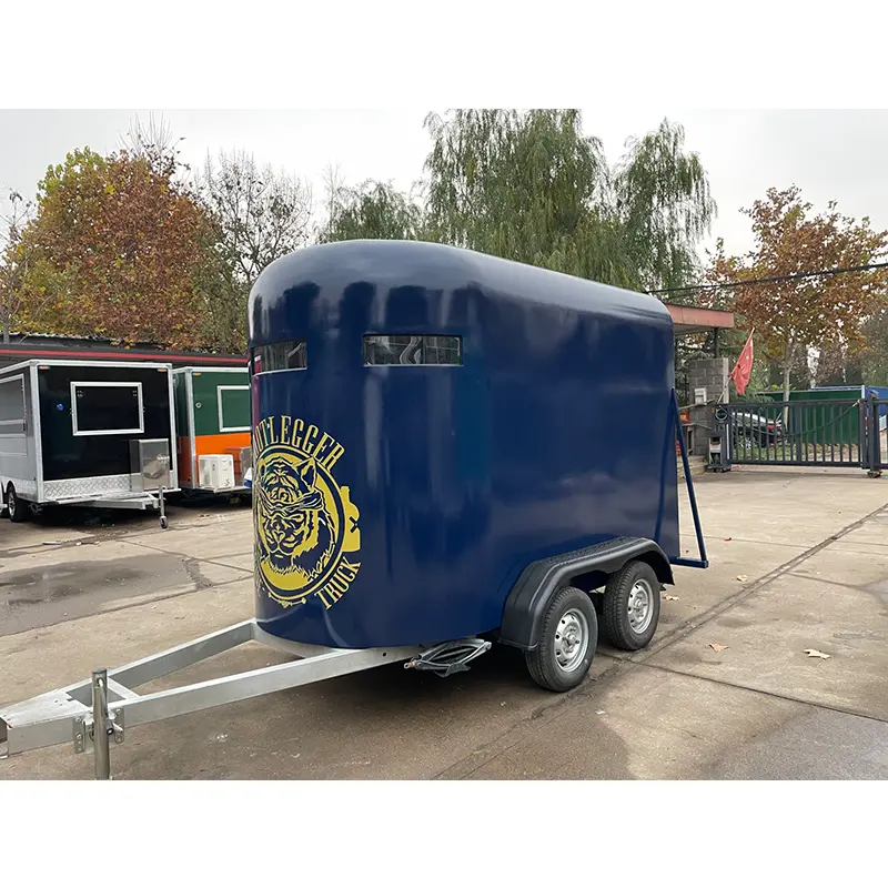 Przyczepa do mobilnego baru w stylu vintage dla koni